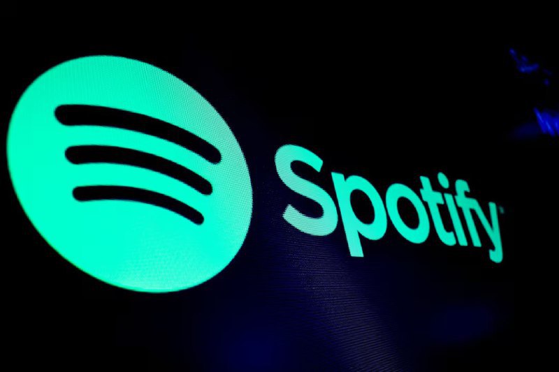 Spotify 考虑推出每月 6 美元的附加功能高级服务据知情人士透露，Spotify 正在考虑在现有订阅基础上，每月额外收取高达 5.99 美元，以提供一项新的超级粉丝流媒体服务