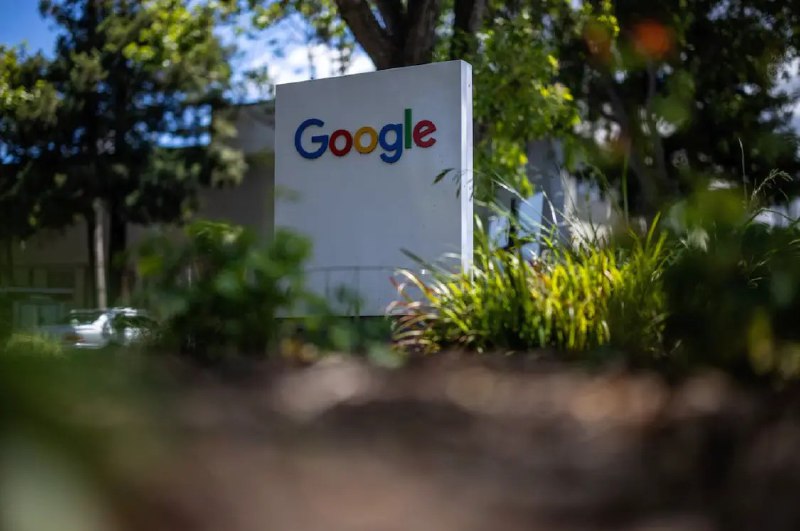 《纽约时报》记者起诉谷歌、OpenAI盗用书籍训练AI12月23日，据路透社报道，当地时间周一，《纽约时报》调查记者约翰·卡雷鲁(John Carreyrou)起诉了埃隆·马斯克(Elon Musk)旗下xAI、Anthropic、Google、OpenAI、Meta以及Perplexity，指控这些公司在未经许可的情况下使用受版权保护的书籍来训练其AI系统