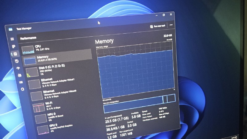 微软建议 Windows 11 资深玩家配备 32GB 内存，推介 Copilot+ PC 为游戏方案微软在最新营销活动中建议，Windows 11 资深玩家应配备 32GB 内存，普通游戏需求则为 16GB