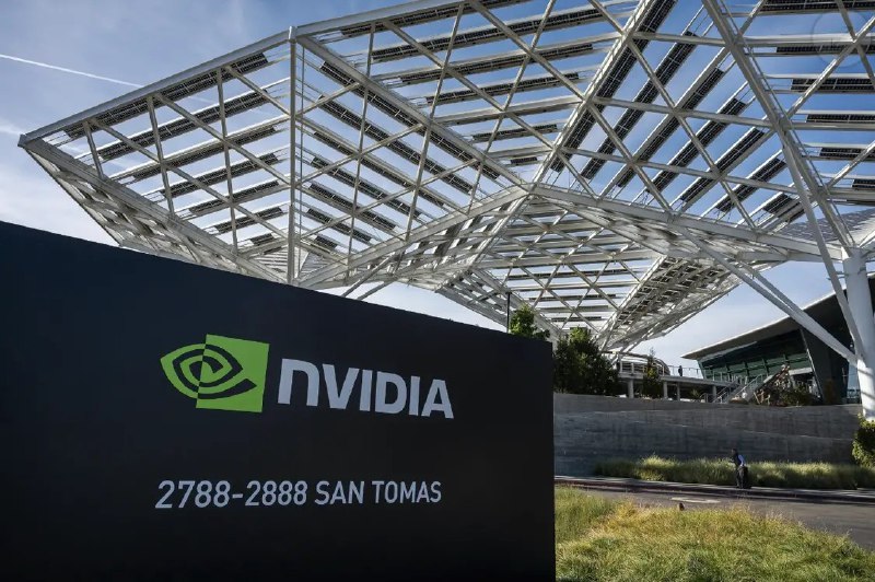 阿里巴巴、英伟达市值大涨 彭博：AI投入越多，回报越高月25日，据彭博社报道，AI引发的市场狂热正在催生一种奇特的新股市现象：企业宣布的巨额AI投资计划，往往会带来比投资金额更高的市值增量