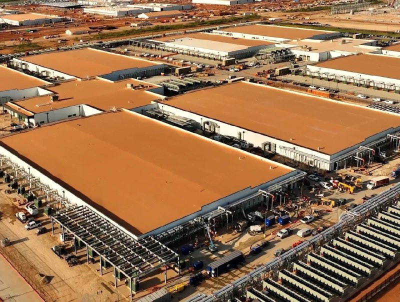 OpenAI推出控制数据中心能源成本的计划OpenAI 周二公布了一项星际之门社区计划，旨在 “自行承担能源成本”，并确保其运营不会增加当地社区的电力成本