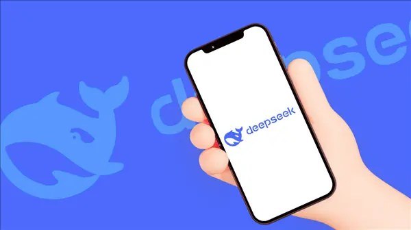 媒体：DeepSeek以非常规交易架构完成逾70亿美元融资据报道，DeepSeek在首轮融资中筹得逾500亿元人民币（74亿美元），估值超500亿美元，并采用了旨在维持创始人控制权的交易结构