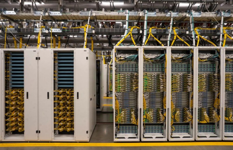 微软揭示新一代Azure AI超级数据中心的架构微软今日宣布将在美国佐治亚州亚特兰大建立新的Fairwater Azure AI数据中心