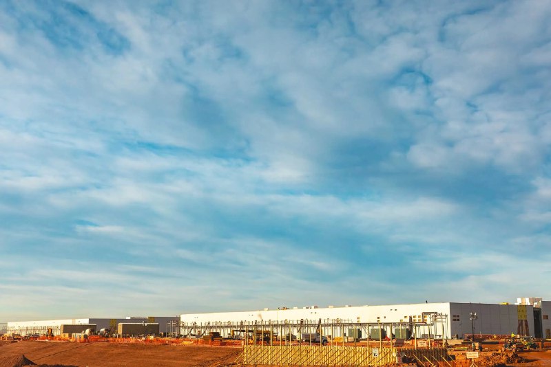 阿联酋“星门”人工智能园区首批 200兆瓦设施将于明年投入使用阿布扎比支持的云计算与人工智能公司 G42 的一名官员于周二表示，阿联酋规划建设的 50 亿瓦（5 吉瓦）人工智能园区中，首批 200 兆瓦设施将于明年投入使用