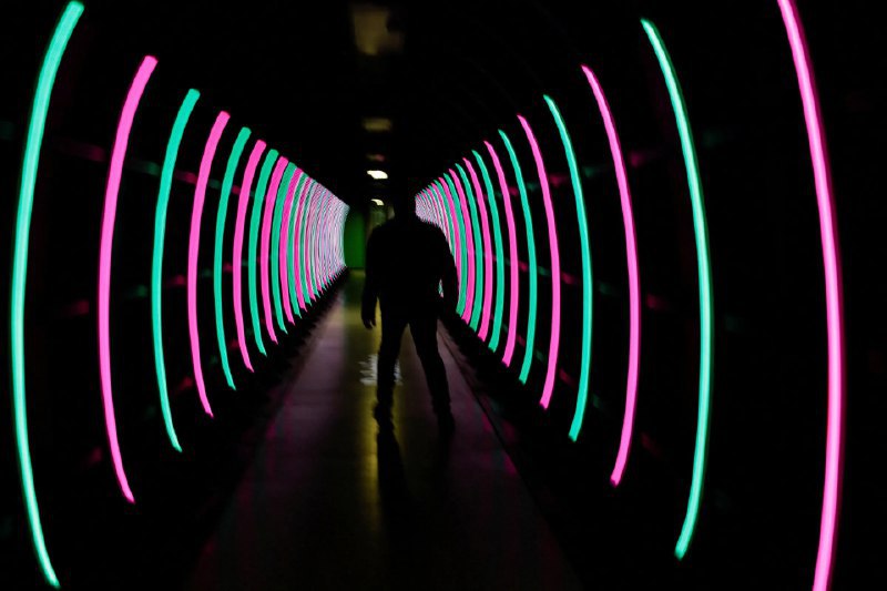 🤖 AI 治理的“不可能三角”：在安全与竞争中寻求监管平衡自2022年底ChatGPT问世以来，全球掀起AI监管热潮，美、英、欧及亚洲多国相继成立安全机构