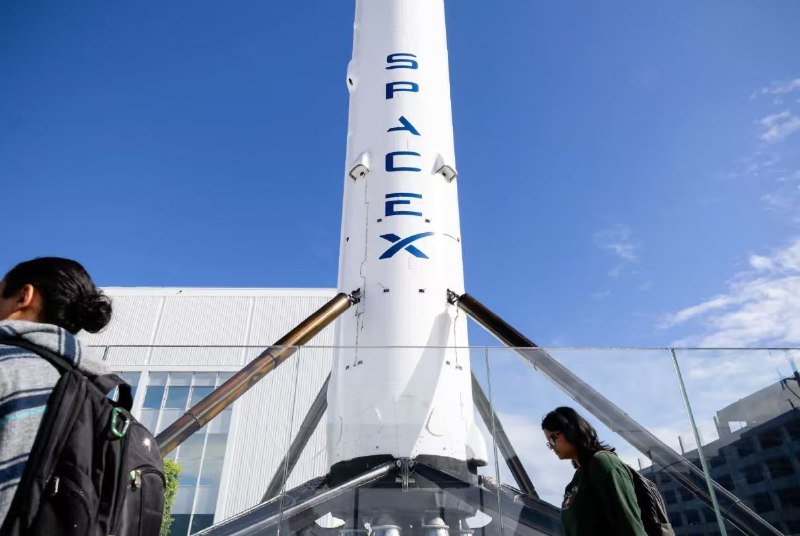 消息称Anthropic为SpaceX最大单一客户 贡献超三分之一收入知情人士称，Anthropic是SpaceX的最大单一客户，在第三季度为马斯克旗下这家AI和火箭公司贡献了超过三分之一的营收