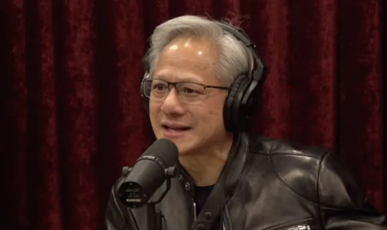 黄仁勋：未来两三年90%的新知识由AI合成英伟达CEO黄仁勋近日在一档节目中表示，未来两到三年内，全球约90%的新知识可能都将由人工智能合成生成