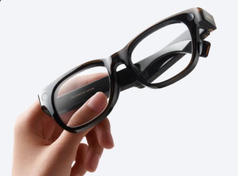 AI眼镜首次被纳入国家补贴范围，智能可穿戴设备迎政策红利近日，国家工业和信息化部联合财政部发布《关于将人工智能可穿戴设备纳入消费补贴试点的通知》，正式将AI眼镜纳入国家消费补贴范围