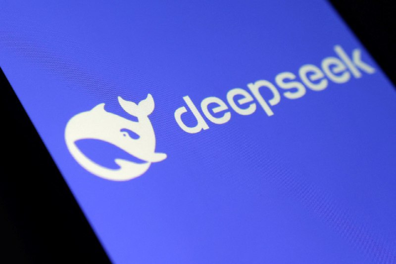 🚀 DeepSeek 计划于 2 月发布具备强代码能力的 V4 模型据《信息报》（The Information）援引知情人士消息，中国人工智能初创公司 DeepSeek 预计将于 2 月推出其下一代 AI 模型 V4
