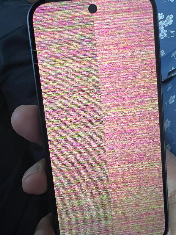 Pixel 10上市即翻车：用户拿到手第二天手机就花屏Google于当地时间8月20日推出了年度旗舰Google Pixel 10系列，该系列起售价是799美元（约合人民币5700元）