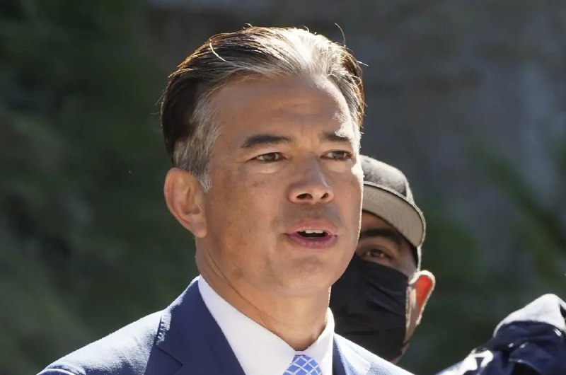 OpenAI转型成功内幕：威胁离开加州 最快2027年上市10月29日，OpenAI周二宣布完成重组，转而采用更为传统的公司结构以方便融资