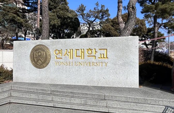 韩国顶级高校曝作弊丑闻：数百学生用AI参加考试据央视新闻报道，韩国顶级高校延世大学近日曝出大规模作弊丑闻，约600名选修《自然语言处理（NLP）与 ChatGPT》课程的学生中，数百人涉嫌使用ChatGPT等AI工具完成期中考试