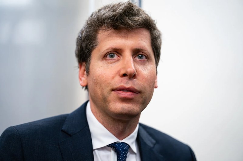 奥特曼：控制AI开发不等于停止 美国竞争压力再大也不能鲁莽行事9月14日，据彭博社报道，OpenAI CEO萨姆·奥特曼(Sam Altman)周日发文，表态支持“控制”AI发展速度的理念，以避免前沿模型超出人类控制能力