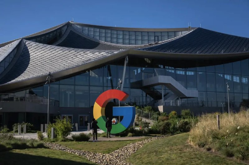 Google承诺未来三年提供1.5亿美元赠款 支持人工智能教育及数字健康发展Google公司在社交平台X宣布：“今日，我们的首席执行官桑达尔・皮查伊谈及了我们在美国开展的、旨在帮助学生与教育工作者接受人工智能培训并提升相关技能的一系列举措