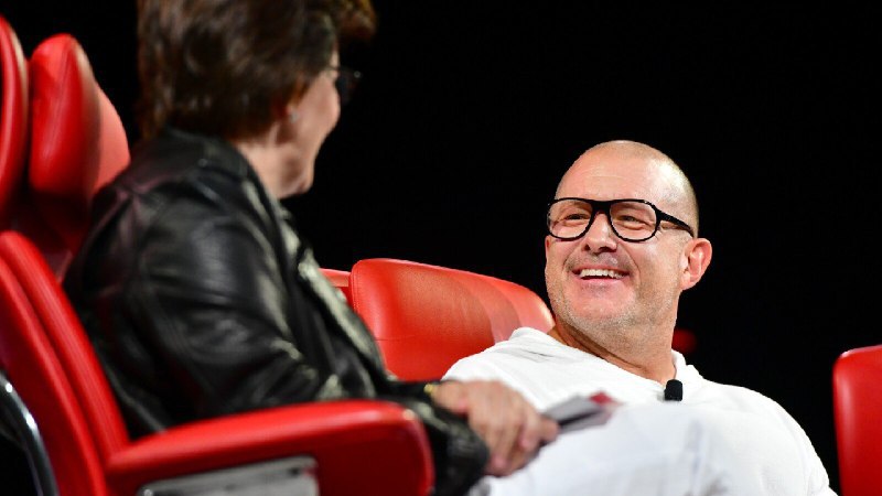 📱 OpenAI 计划于 2026 年底前发布首款硬件设备OpenAI 首席全球事务官 Chris Lehane 在 1 月 19 日的一场活动中确认，公司有望在 2026 年底前首次展示其首款硬件产品