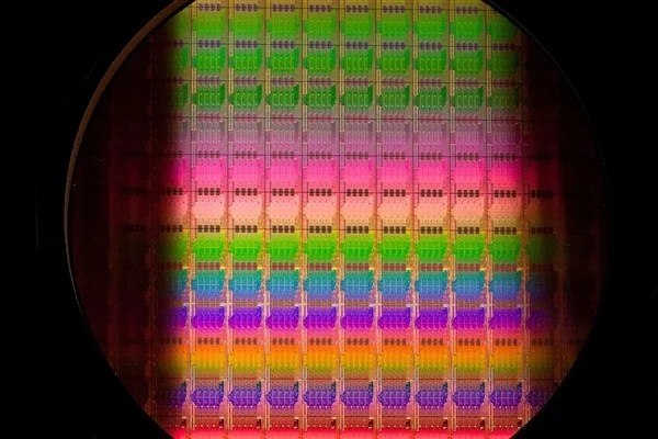 三星代工接连拿下NVIDIA、Tesla、AMD大单 Q4有望扭亏据韩国媒体报道，三星代工业务正迎来强势反弹，在接连获得特斯拉和高通的订单后，三星又拿下NVIDIA新一代AI推理芯片