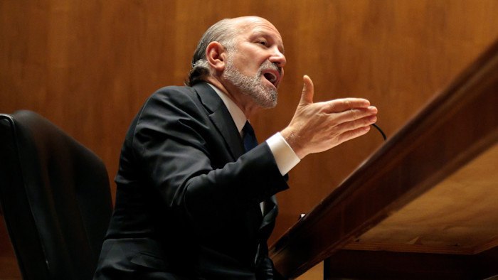 🏛️ 美国商务部长卢特尼克承认曾到访爱泼斯坦私人岛屿美国商务部长霍华德·卢特尼克（Howard Lutnick）在参议院听证会上承认，他曾于2012年底与家人一同到访已故性犯罪者杰弗里·爱泼斯坦（Jeffrey Epstein）的私人岛屿