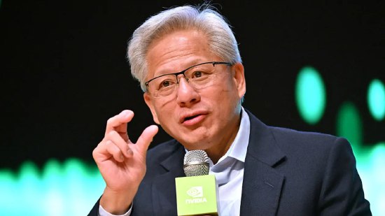 黄仁勋回应AI泡沫论：所有的大规模支出都是合理的当地时间周三，英伟达CEO黄仁勋反驳了人们对世界正走向人工智能泡沫的担忧，他认为，今天的大规模投资植根于计算本身工作方式的历史性转变