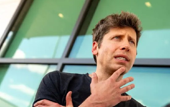 OpenAI与苹果CEO在明尼苏达州枪击事件后发声OpenAI首席执行官萨姆·奥特曼周二在向员工发送的一份内部消息中表示，美国移民及海关执法局（ICE）的移民打击行动“做得太过分了”，成为最新一位对明尼苏达州严厉的执法行动表示担忧的企业高管