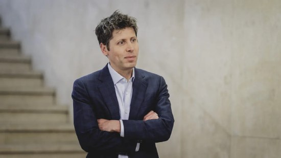 OpenAI首席执行官Altman与中东投资者会面 为新一轮500亿美元融资筹集资金知情人士透露，OpenAI首席执行官Sam Altman近期与中东顶级投资者会面，为新一轮融资筹集资金，总额可能至少为500亿美元