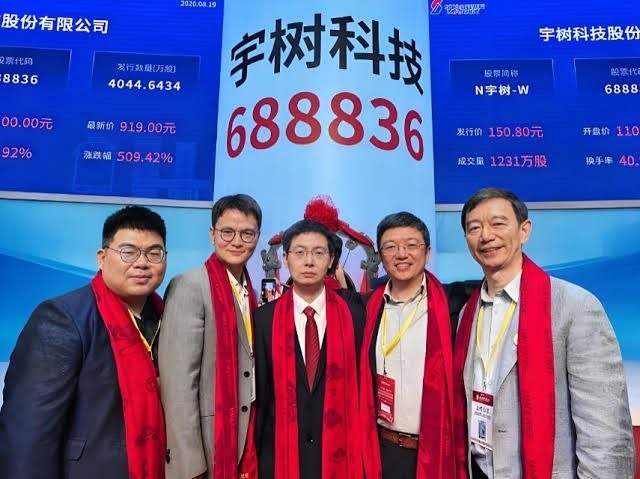↩️🖼 宇树科技股价较首日高点回撤 45%，市值累计蒸发 2008 亿元科技圈🎗在花频道📮:宇树科技上市高开 629% 总市值达 4449 亿 宇树科技高开 629%，报 1100 元，单签收益为 47.46 万元，总市值达 4449 亿