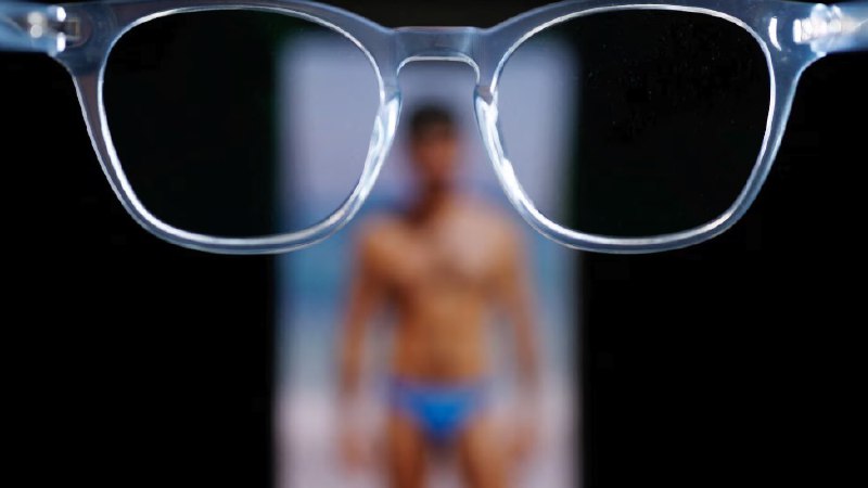 路透调查：马斯克AI仍在生成不雅图像，警告也不行2月3日，路透社的调查发现，马斯克旗下社交平台X的旗舰AI聊天机器人Grok仍在生成人物的性化图像，即便在用户明确警告称当事人不同意的情况下也是如此