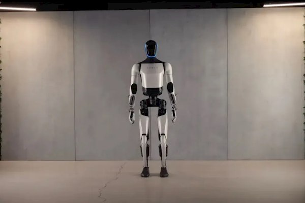 马斯克：中国是下一个层级的狠角色在特斯拉2025年度财报电话会议上，有人提问：“目前中国公司在人形机器人领域出现了明显的爆发，特斯拉的长期竞争优势是什么？”马斯克回应称：到目前为止，人形机器人领域最大的竞争对手将来自中国