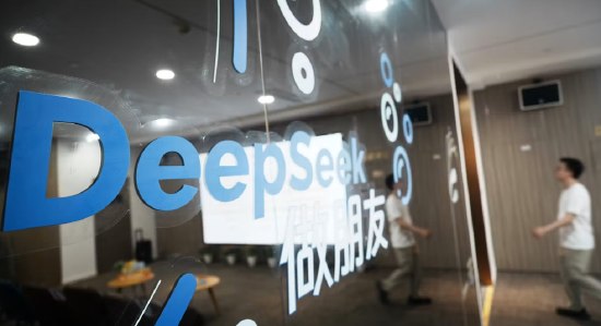 消息称DeepSeek已聘请中信证券进行上市辅导 冲刺IPO9月9日消息，据路透社报道，DeepSeek 已聘请中信证券作为辅导机构，为其在上海证券交易所科创板进行首次公开募股（IPO）做准备