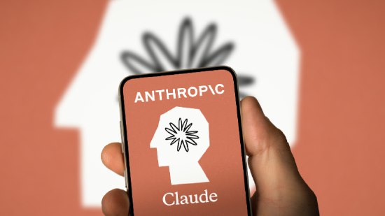 Anthropic与IBM携手拓展企业级AI市场美国人工智能公司Anthropic与IBM宣布建立合作伙伴关系，将Anthropic旗下的Claude大模型集成进IBM的企业级软件体系，以加速AI在大型企业开发与运营中的应用
