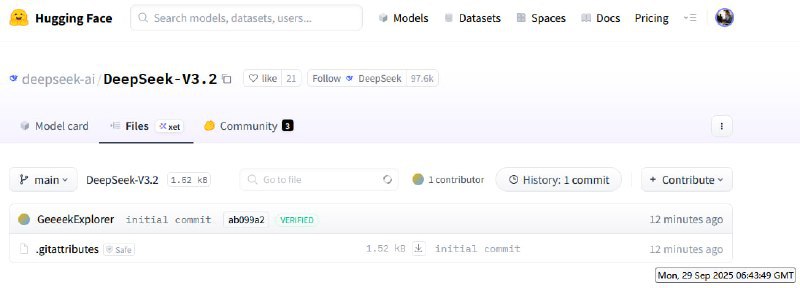 DeepSeek V3.2版本出现在Hugging Face平台，但其目录中仅包含一个 .gitattributes 文件，上传于北京时间2025年09月29日14时43分，未见其他相关内容或模型文件