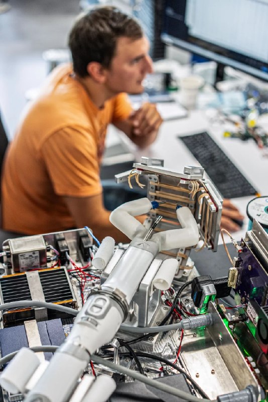 SpaceX计划自研GPU 警告投资者芯片供应和成本问题SpaceX或许正在解决芯片行业最大的挑战之一：制造驱动人工智能的关键部件——图形处理器（GPU）