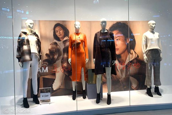 AI模特“上岗”:Zara利用人工智能削减成本，摄影师与化妆师或面临失业据AIbase报道，西班牙快时尚巨头Zara正悄然掀起一场摄影革命，通过人工智能（AI）技术对模特照片进行数字化编辑，以应对日益严峻的市场挑战