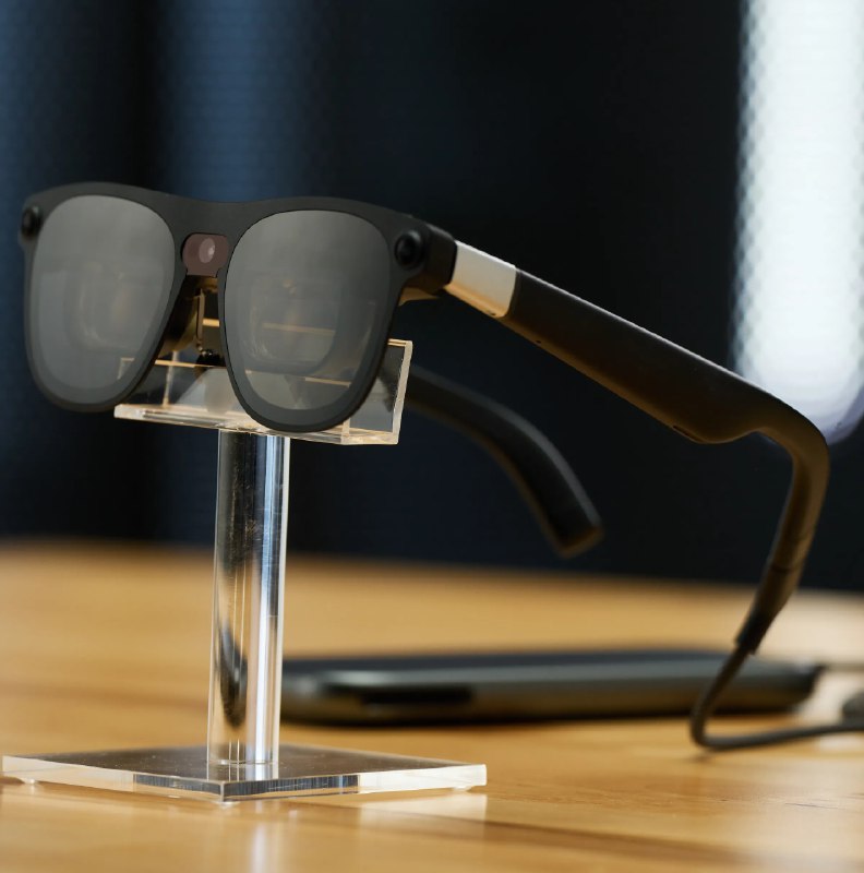 让Gemini AI拥有“空间之眼” 谷歌与XREAL联合发布Project Aura今日举行的The Android Show上，谷歌首次公布了 Project Aura产品和Android XR系统的关键细节，该产品被定位为迄今为止最完整、最接近Android XR理想形态的硬件样本