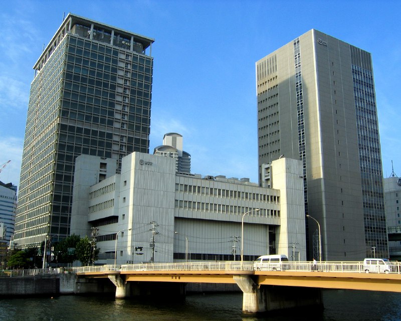日本电信巨头NTT将为Anthropic建设日本首座专用数据中心 推动本土AI基础设施发展日本电信电话公司（NTT）计划为美国人工智能企业Anthropic在日本建设其首个专用数据中心，此举标志着Anthropic正进一步扩大在亚洲市场的基础设施布局，同时也反映出日本希望在人工智能时代强化本土算力能力的战略方向
