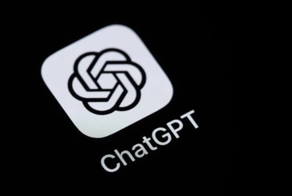 OpenAI调查：AI工具使员工日均节省1小时OpenAI近期一项针对9000名员工的大型调查显示，其AI工具已帮助许多员工每天节省40至60分钟的专业工作时间，其中数据科学、工程、传播与会计等岗位的感受尤其明显