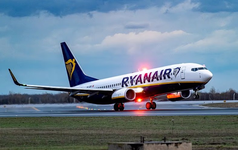 瑞安航空称不排除未来在飞机上安装星链瑞安航空的首席财务官表示，该公司未来可能会考虑在其飞机上使用埃隆·马斯克的星链Wi-Fi服务