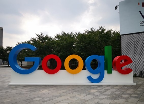 谷歌母公司Alphabet市值已达4.6万亿美元 即将超越英伟达受超预期财报提振，谷歌母公司Alphabet股价周四（4月30日）大涨10%，年内累计涨幅达到140%，市值突破4.6万亿美元