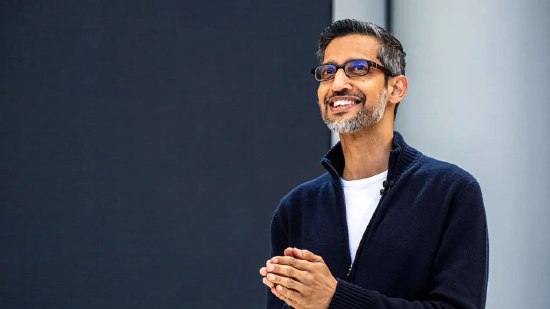 Alphabet市值突破4万亿美元谷歌母公司Alphabet的市值正式突破 4 万亿美元，成为全球第四家迈入这一市值门槛的企业