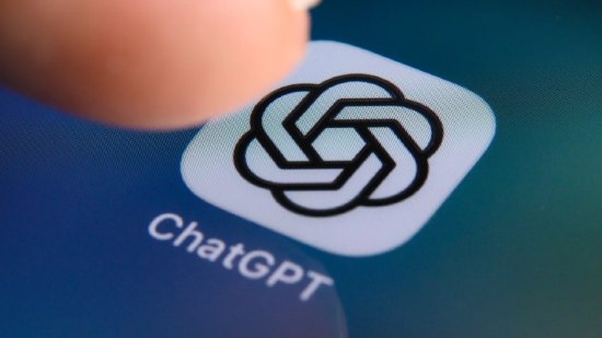 OpenAI因ChatGPT儿童安全担忧被8个州起诉美国八个州周三对OpenAI提起诉讼，指控这家人工智能公司的ChatGPT聊天机器人是不安全产品，伤害了儿童并欺骗了家长