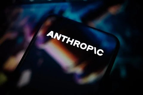 Anthropic据悉考虑自研AI芯片据多位消息人士透露，人工智能初创公司Anthropic正在探索自主设计芯片的可能性