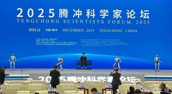 宇树王兴兴谈把机器人做得像人：老百姓喜欢 更愿意买单在2025腾冲科学家论坛上，宇树科技创始人王兴兴深入阐释了人形机器人研发背后的“拟人化”逻辑与现实挑战