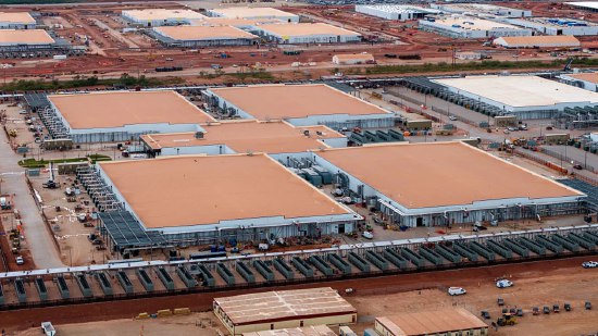 报告称甲骨文使用英伟达芯片的云业务利润率微薄 股价下跌5%据《The Information》的一篇报道对甲骨文公司计划斥资数十亿美元采购英伟达芯片、并以云服务提供商身份出租给 OpenAI 等客户的做法提出质疑后，该公司股价于周二下跌 5%