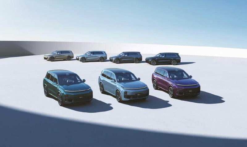 理想汽车重组研发体系:智驾并入软件，发力具身智能据雷锋网消息，理想汽车近日启动新一轮研发体系重组，将架构拆分为基础模型、软件本体与硬件本体三大团队，旨在通过资源整合应对行业竞争