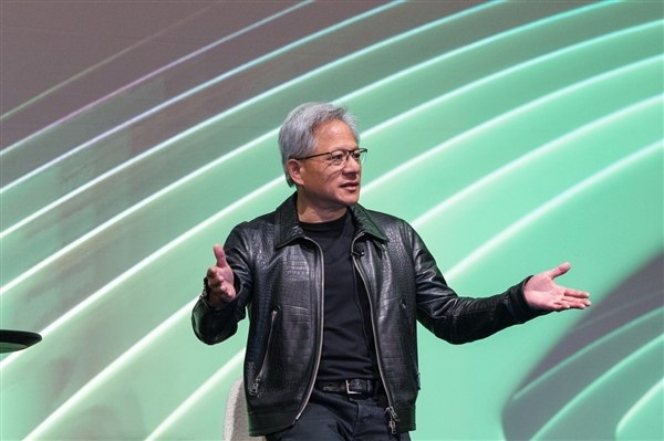 担忧被NVIDIA断供 亚马逊和谷歌等自研AI芯片进展须先向黄仁勋报备在AI芯片市场，NVIDIA的主导地位依然稳固，其影响力甚至延伸到了竞争对手的内部