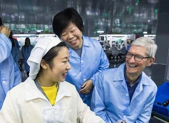 消息称OpenAI携手苹果供应商打造人工智能设备据《信息报》（the Information）周五援引知情人士消息报道，OpenAI（OPAI.PVT）已与苹果（AAPL）设备代工商立讯精密（002475.SZ）签署协议，合作打造一款消费级设备