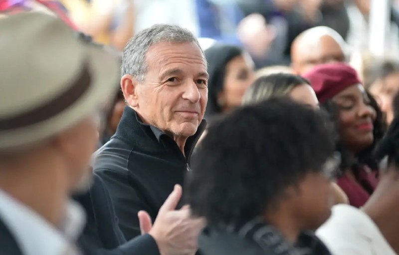 娱乐巨头联手OpenAI 迪士尼CEO：不愿被技术创新颠覆据《商业内幕》报道，迪士尼在周四宣布与OpenAI达成重磅授权协议