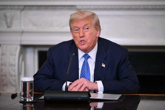 特朗普拟要求科技巨头签承诺 自行承担数据中心电力成本美国总统唐纳德·特朗普下周将在白宫召集科技业高管签署承诺，保证其公司将承担高耗能数据中心的电力成本