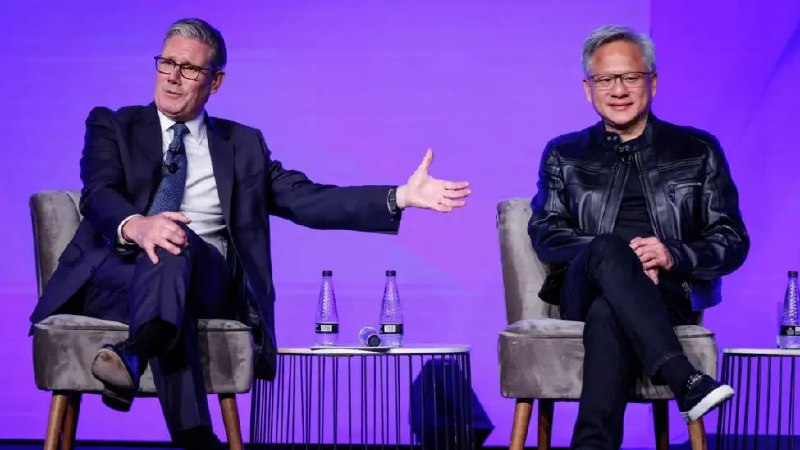 英国将强制AI聊天机器人遵守在线安全法案英国首相斯塔默正加大力度打击人工智能聊天机器人传播有害内容，并承诺确保它们遵守保护儿童上网安全的法律