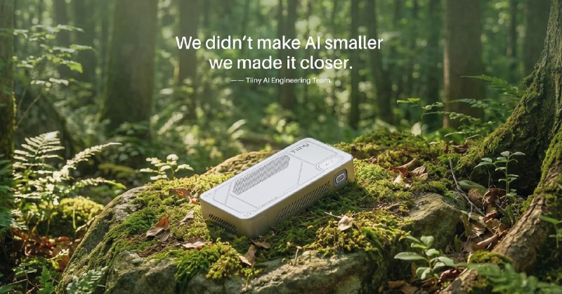 吉尼斯认证全球最小迷你AI超算发布 搭载12核CPU+80GB内存美国初创公司Tiiny Lab推出了其最新产品Pocket Lab，这是一款专为个人LLM设计、主打完全离线运行的“口袋AI超级计算机”