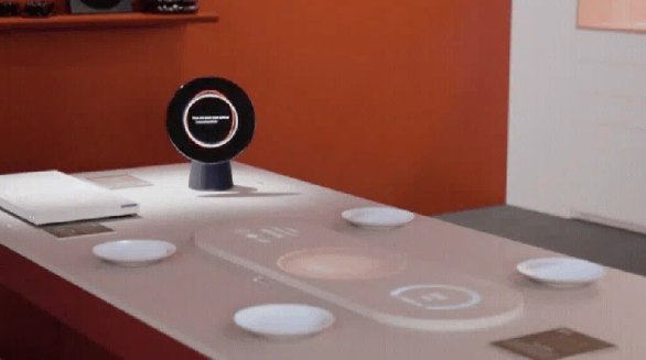 三星AI机器人“Luna”亮相：这款像点唱机的居家助手真的实用吗？三星电子首席设计官毛罗·波奇尼近期展示了名为“Luna”的AI机器人设计概念